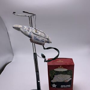 Christmas Cupcakes: 07: Peppermint Swirl