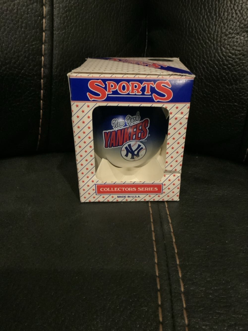 New York Yankees - Glass Ball - Sports Collectors Series (New York Yankees) ornament collectible [Barcode 040766030002] - Main Image 2