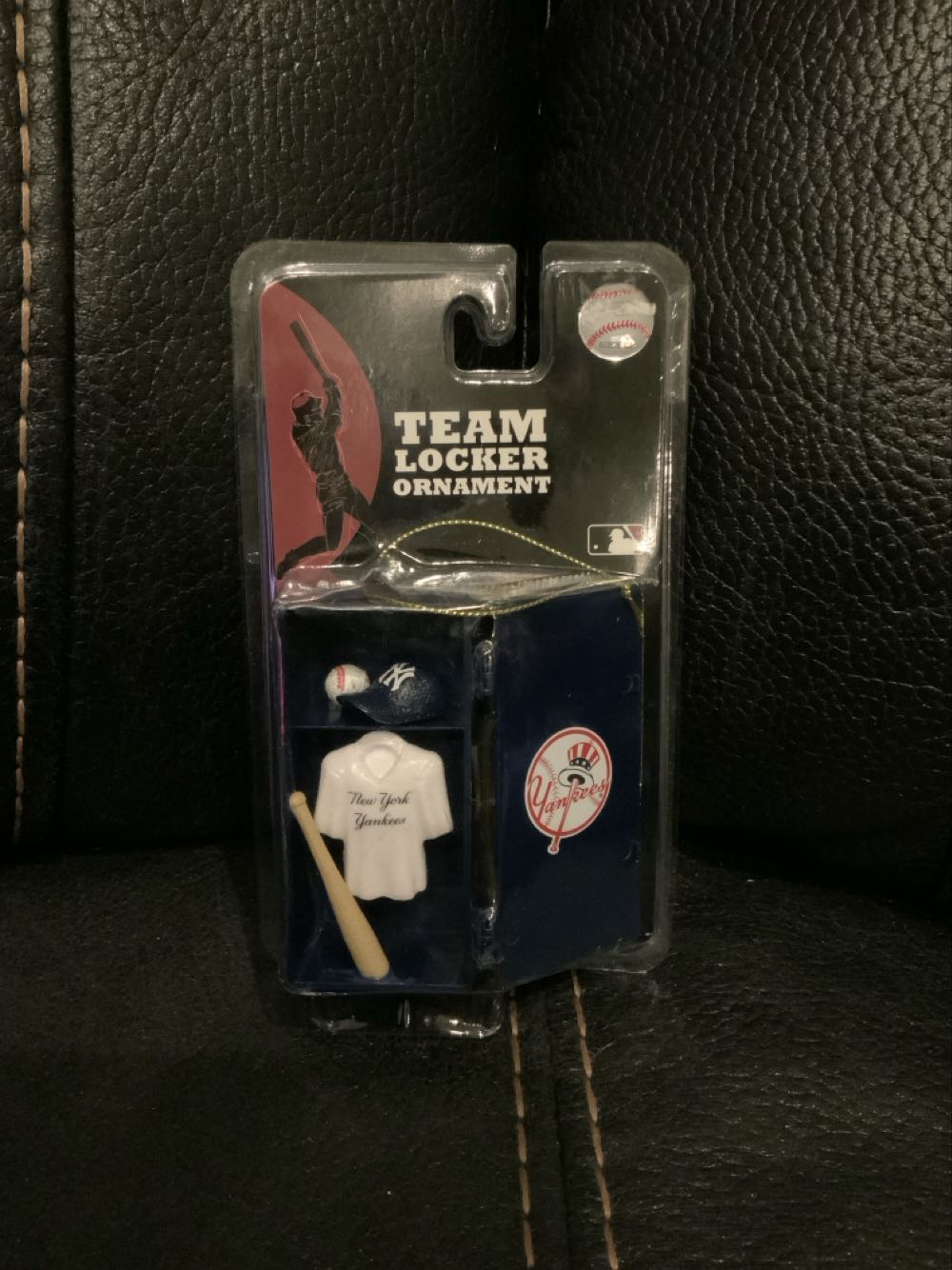 New York Yankees Locker - Team Locker (New York Yankees) ornament collectible [Barcode 808412431975] - Main Image 3