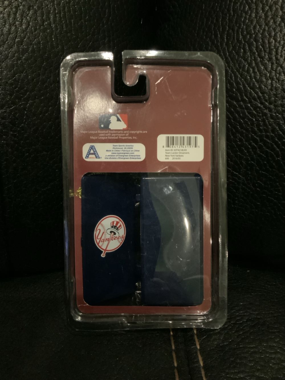 New York Yankees Locker - Team Locker (New York Yankees) ornament collectible [Barcode 808412431975] - Main Image 4