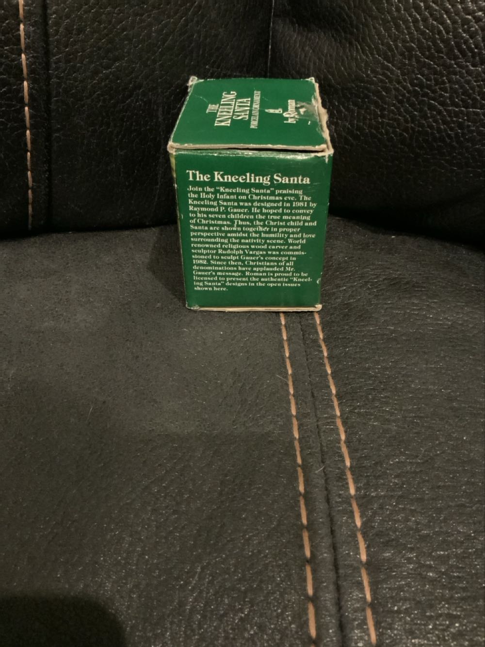 The Kneeling Santa - Keepsake (Santa) ornament collectible [Barcode 089945562170] - Main Image 2