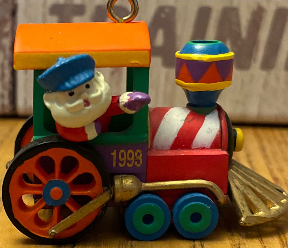 Carlton Heirloom  | 136 |  On Track For Christmas  |  01  (Trains) ornament collectible [Barcode 018100127060] - Main Image 3