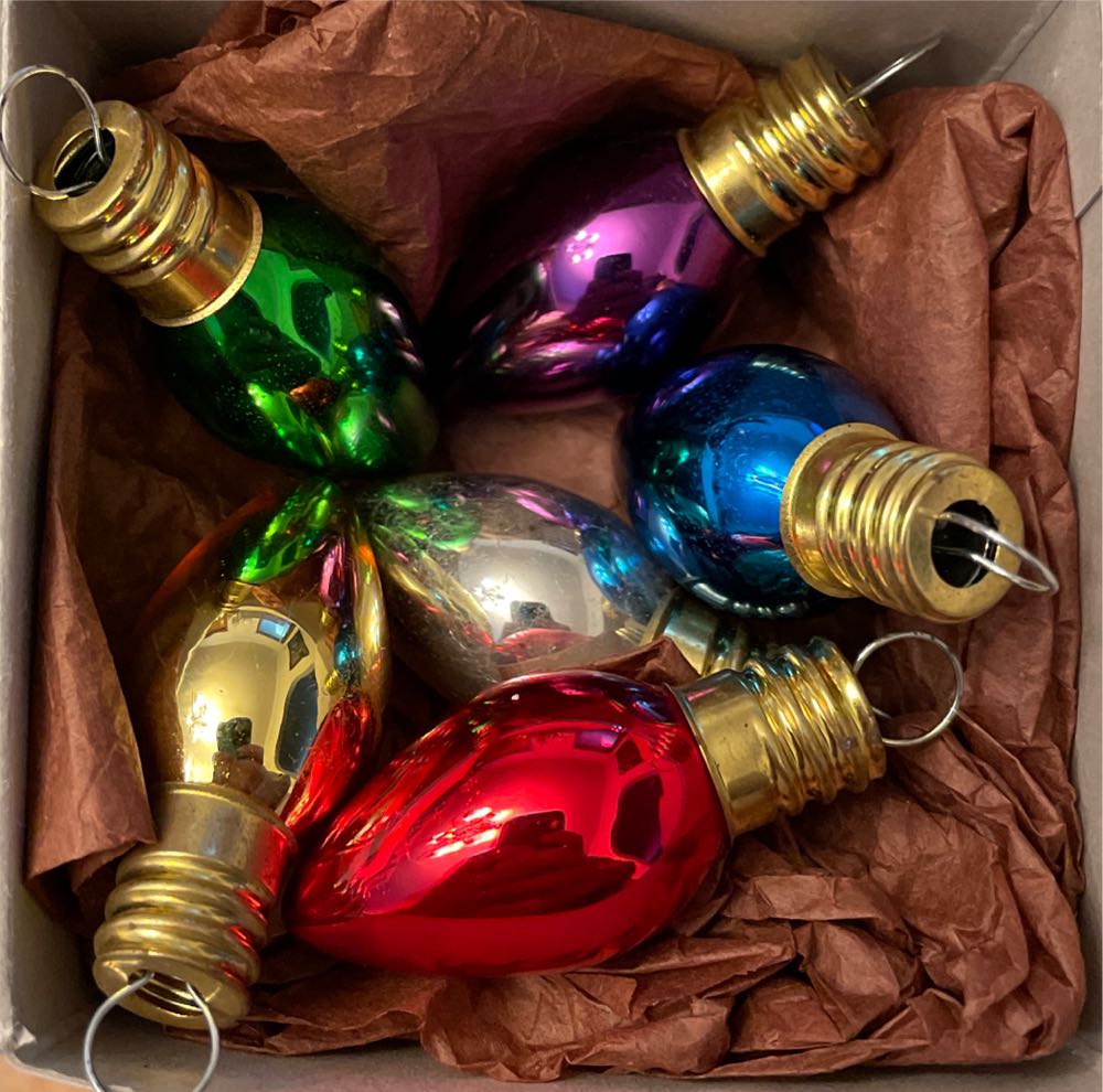 KOC: Christmas Windows: 08: Patisserie