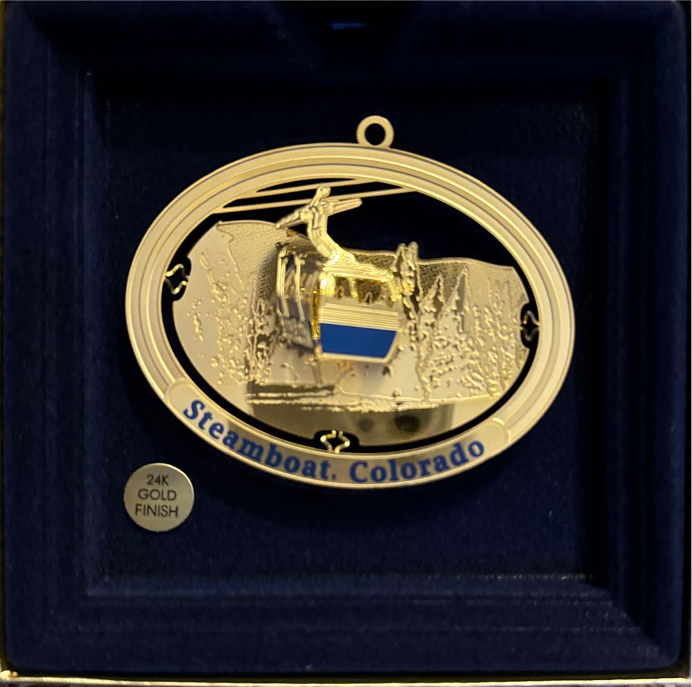 Christmas Cupcakes: 07: Peppermint Swirl