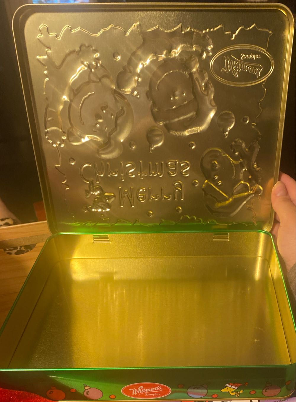 Merry Christmas Peanuts Whitman’s Sampler Tin - Whitman’s Sampler (Peanuts) ornament collectible [Barcode 076740071532] - Main Image 3