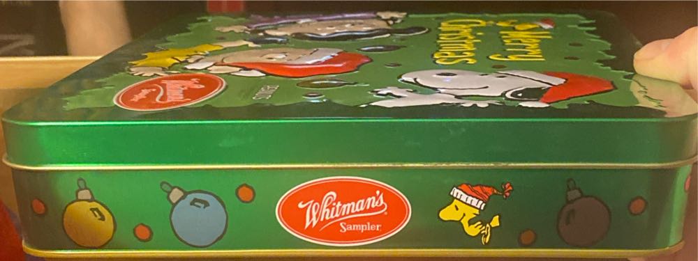 Merry Christmas Peanuts Whitman’s Sampler Tin - Whitman’s Sampler (Peanuts) ornament collectible [Barcode 076740071532] - Main Image 4
