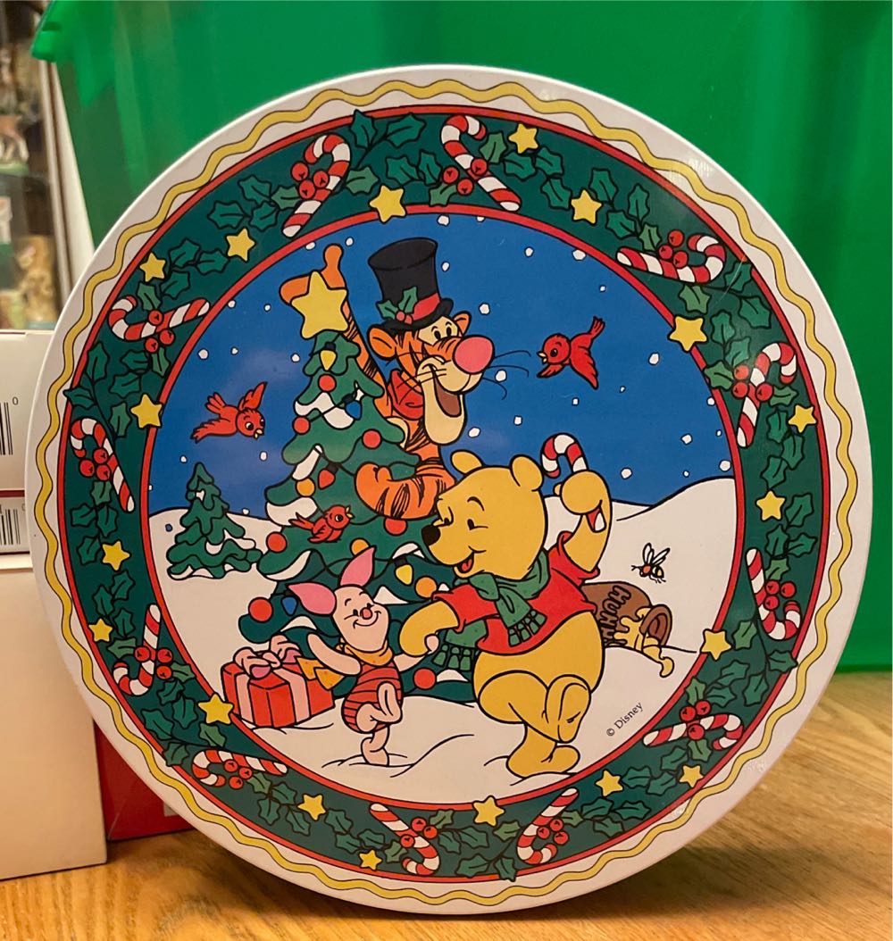Winnie The Pooh Ceramic Ornaments In Tin - Winnie the Pooh (Disney) ornament collectible [Barcode 400158990633] - Main Image 1