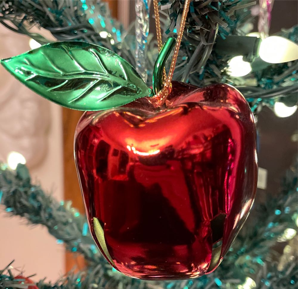 Hallmark Keepsake Ornament: LIONEL Chessie WM Train Caboose