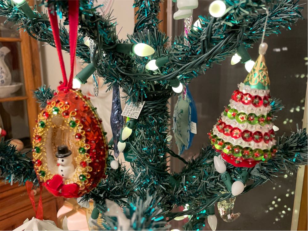 KOC: Christmas Windows: 21: Korners Christmas Shoppe