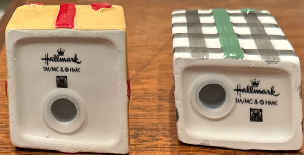 Holiday Gifts Salt & Pepper Shakers VIP Gift - VIP Gift (Salt & Pepper Shakers) ornament collectible - Main Image 2