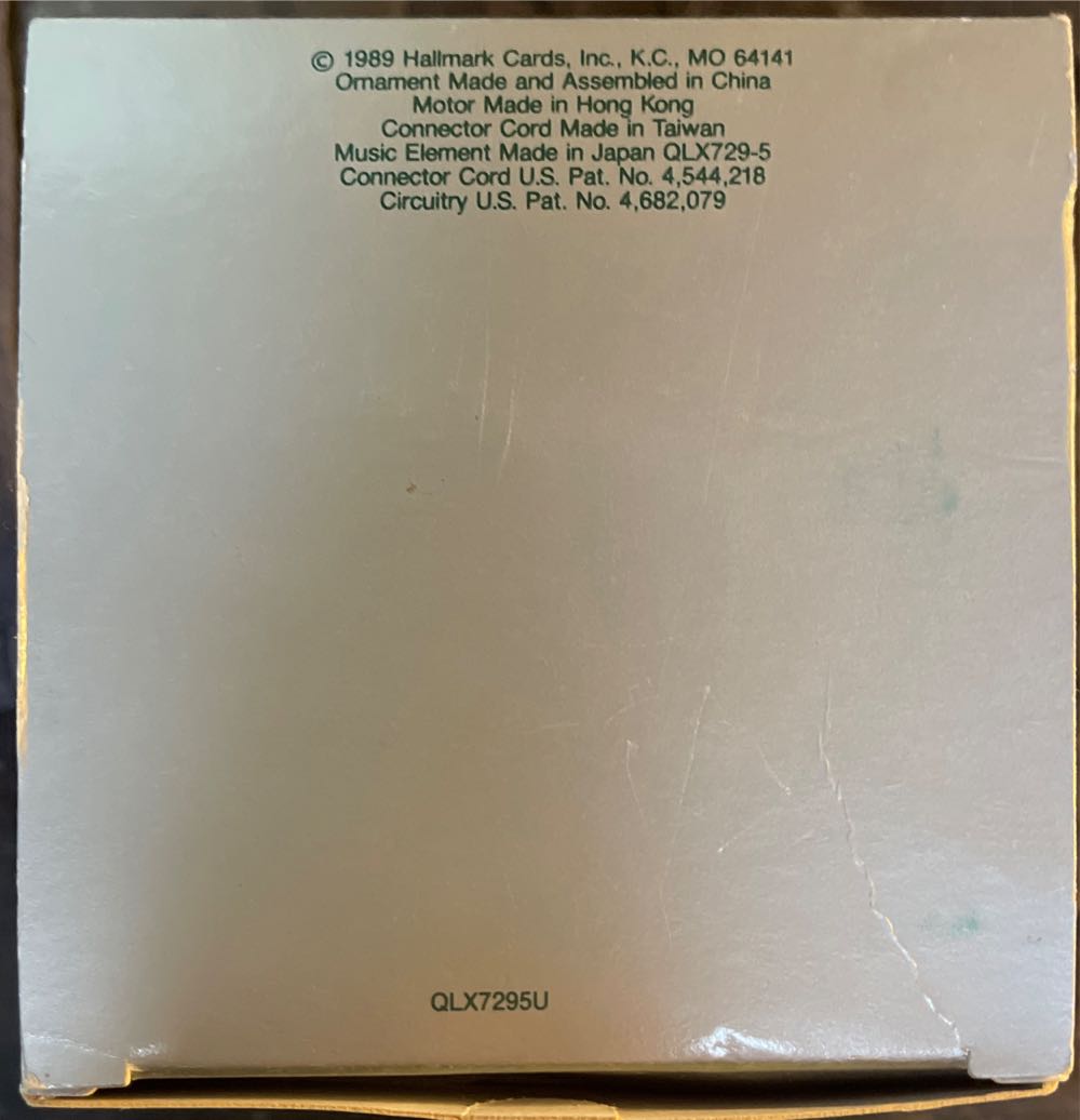 Joyous Carolers  (Magic Sound) ornament collectible - Main Image 3