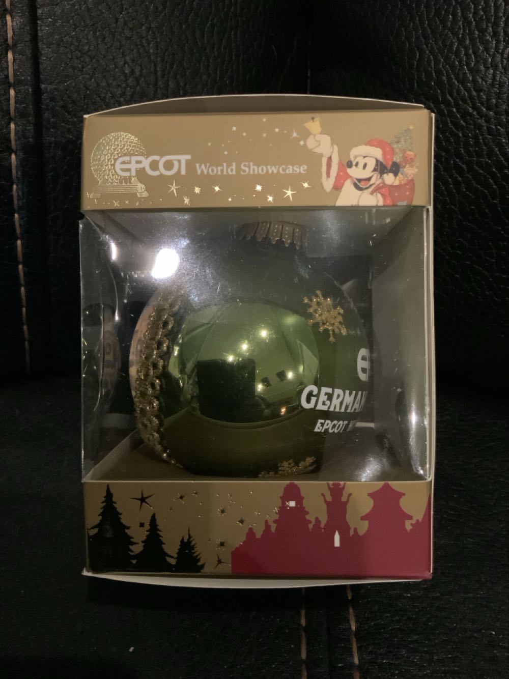 Epcot Mickey And Minnie Holiday Village Bauble - Epcot World Showcase - Limited Edition (Walt Disney World) ornament collectible [Barcode 400924314267] - Main Image 2