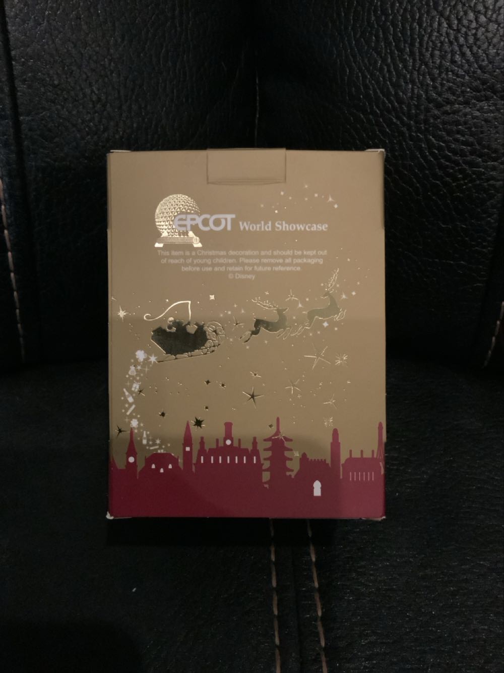 Epcot Mickey And Minnie Holiday Village Bauble - Epcot World Showcase - Limited Edition (Walt Disney World) ornament collectible [Barcode 400924314267] - Main Image 3