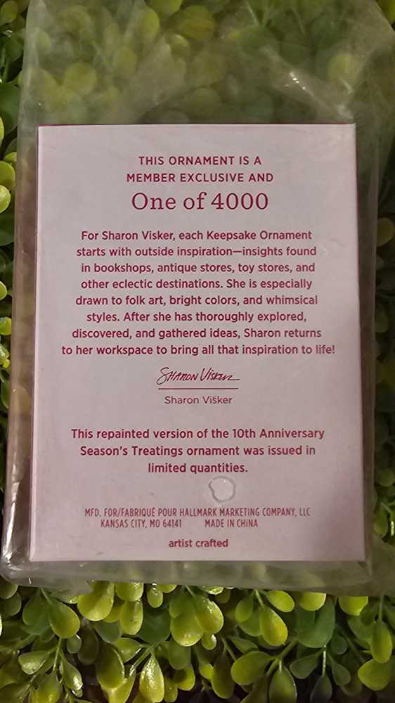 Season’s Treatings 2022 Special Edition Event Exclusive Repaint - Season’s Treatings (KOC Club Event Repaint) ornament collectible - Main Image 2