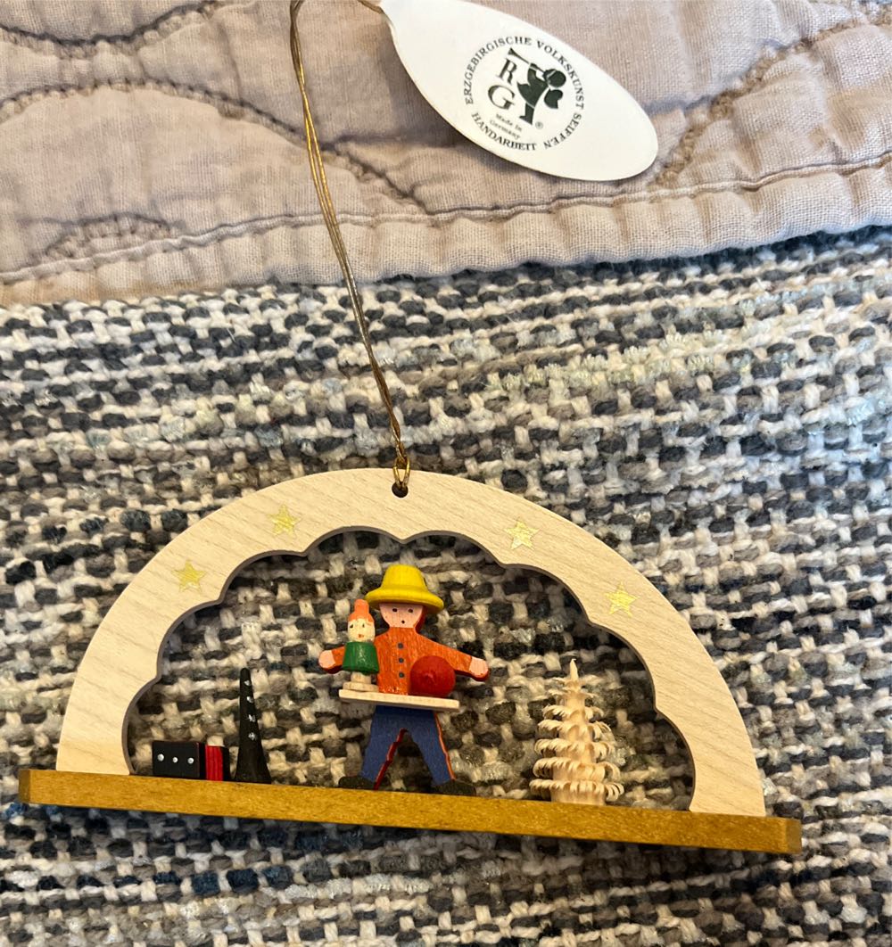 Hallmark Keepsake. Summer. 1988. Kiss the Claus. Grilling.