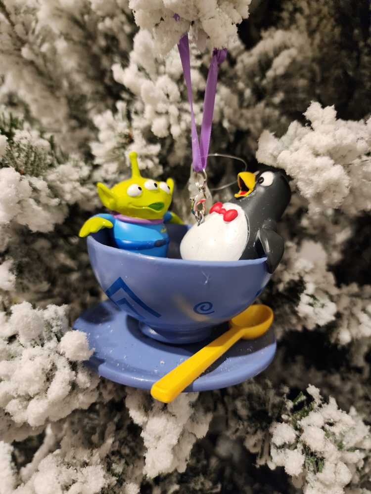 Frosty Friends: 08: Seal with Gift