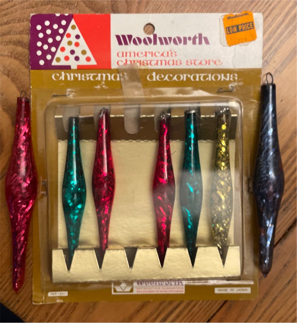 Merry Olde Santa: 08: Santa with Cardinals on Hands