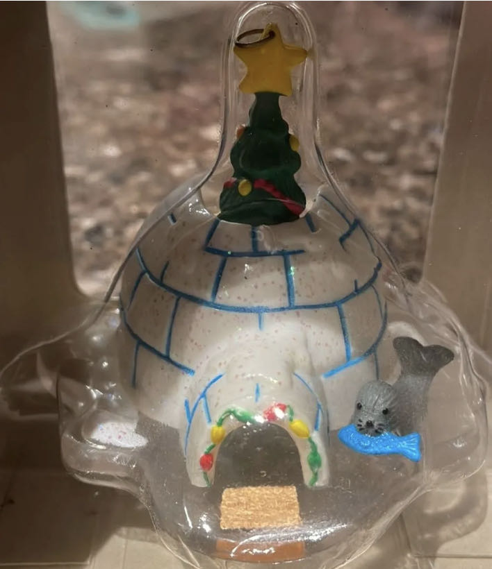 Cozy Christmas - Ornamotion ornament collectible [Barcode 028208123833] - Main Image 2