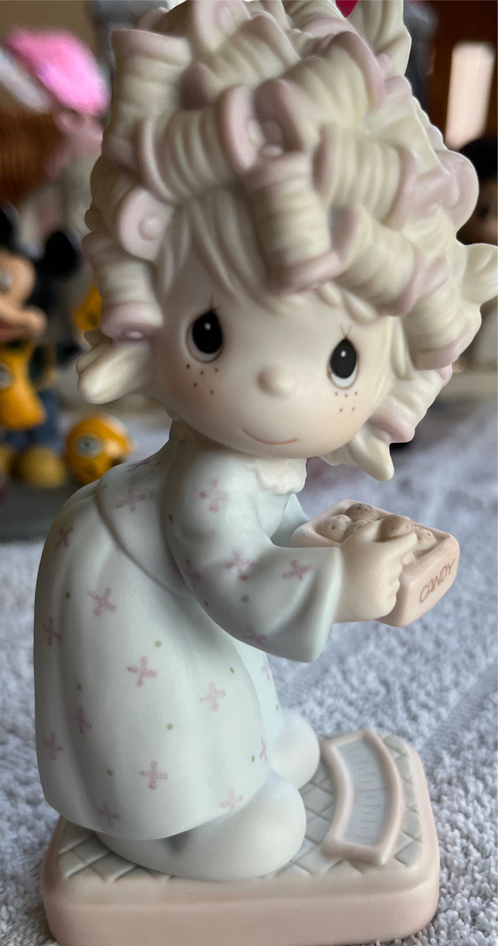 Merry Olde Santa: 04: Santa with Bell and Ice Skates