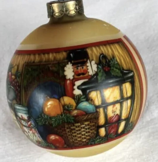 Christmas Traditions - Tree Trimmer Collection ornament collectible - Main Image 2