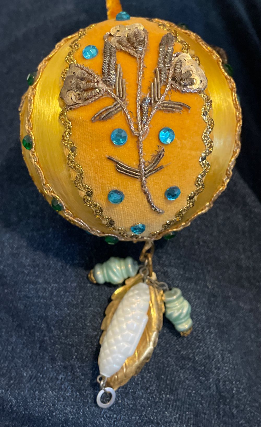 Apples and Holly in Embroidery Frame with Magnet