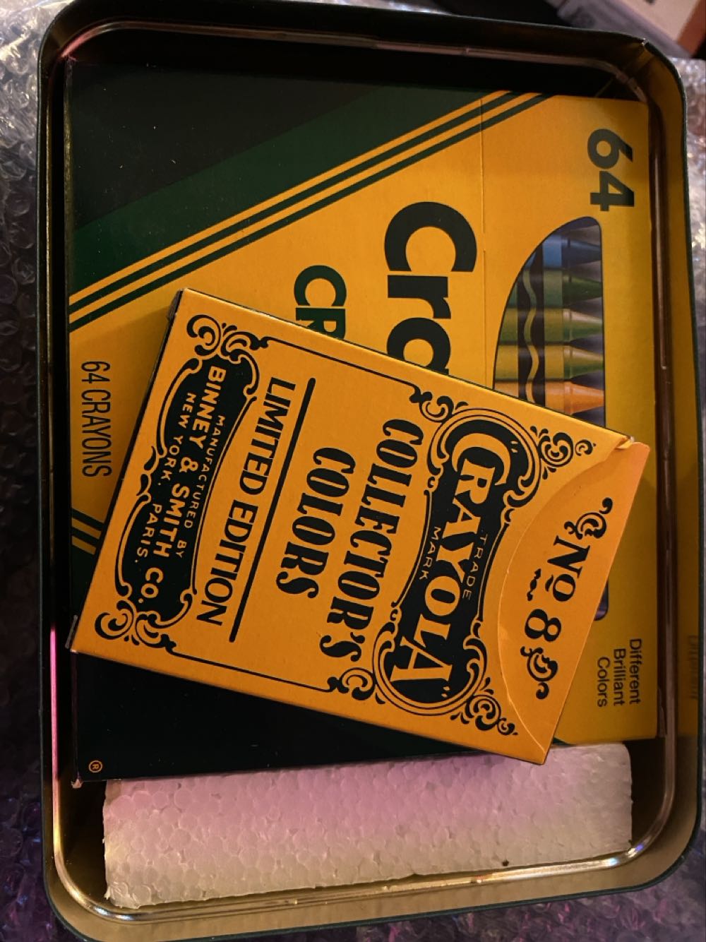 Crayola Collector’s Colors Limited Edition Tin With Crayons - Crayola Crayons ornament collectible [Barcode 071662019914] - Main Image 3