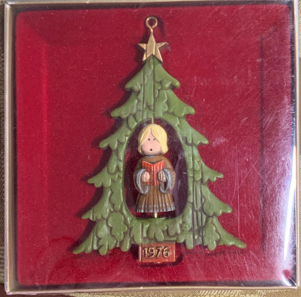 Scooby-Doo As Snowman With Candy Cane