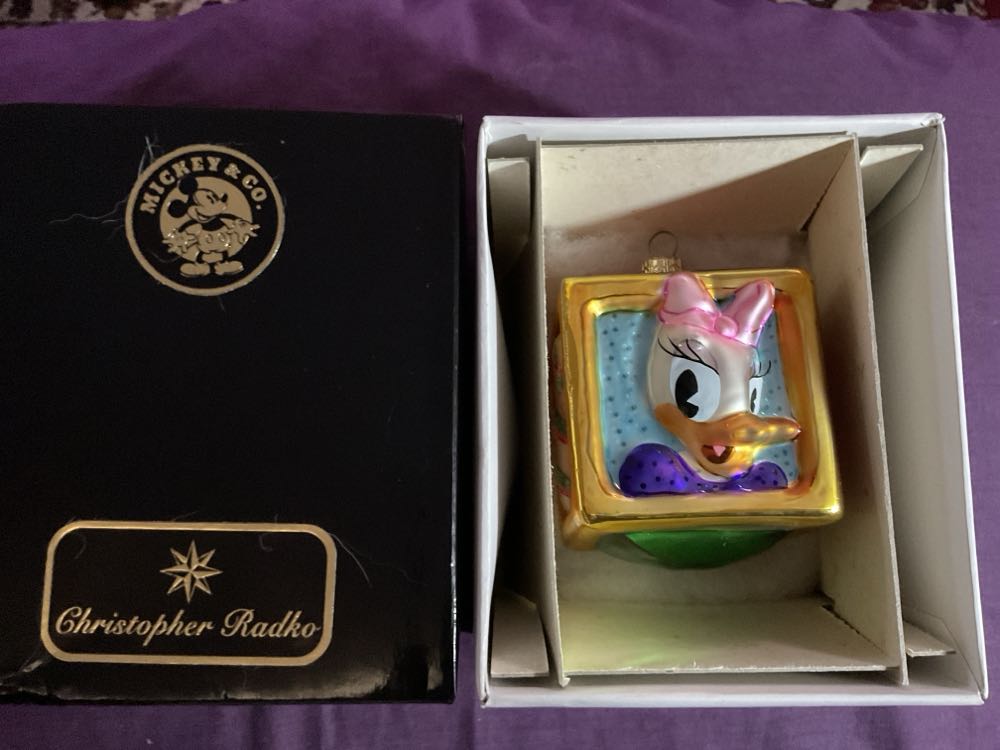Christopher Radko Donald/Daisy Block - Mickey & Co. (Disney) ornament collectible [Barcode 645001139122] - Main Image 2
