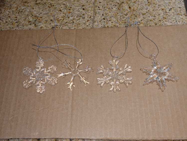Glass Hanging Snowflakes  (Snowflake Ornments) ornament collectible - Main Image 4