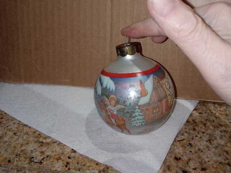 The Gift Bringers - Christkindl  1991 - The Gift Bringers (Christmas) ornament collectible [Barcode 070000027390] - Main Image 3