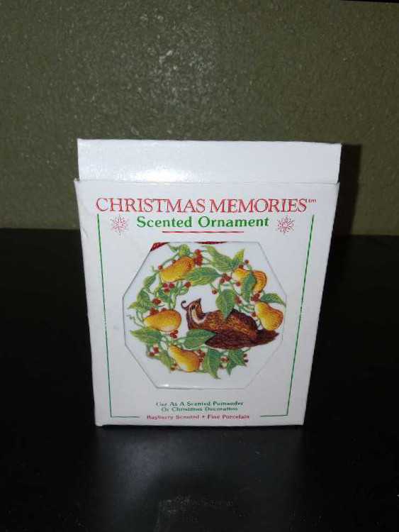 Christmas  Memories- Scented Ornament   (Partridge In A Pear Tree 1989) ornament collectible - Main Image 2
