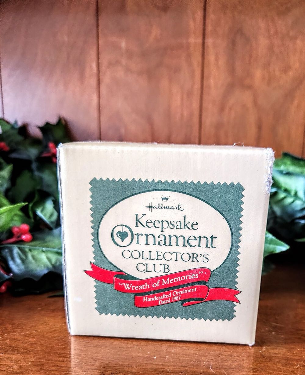 North Pole Village Fifty-six Wagon Factory Lit Building 6.33 Inch