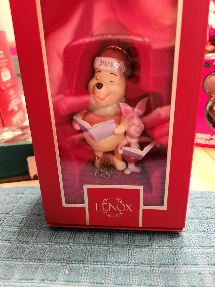 Winnie The Pooh & Piglet - Winnie the Pooh (Winnie the Pooh) ornament collectible [Barcode 194372029513] - Main Image 2