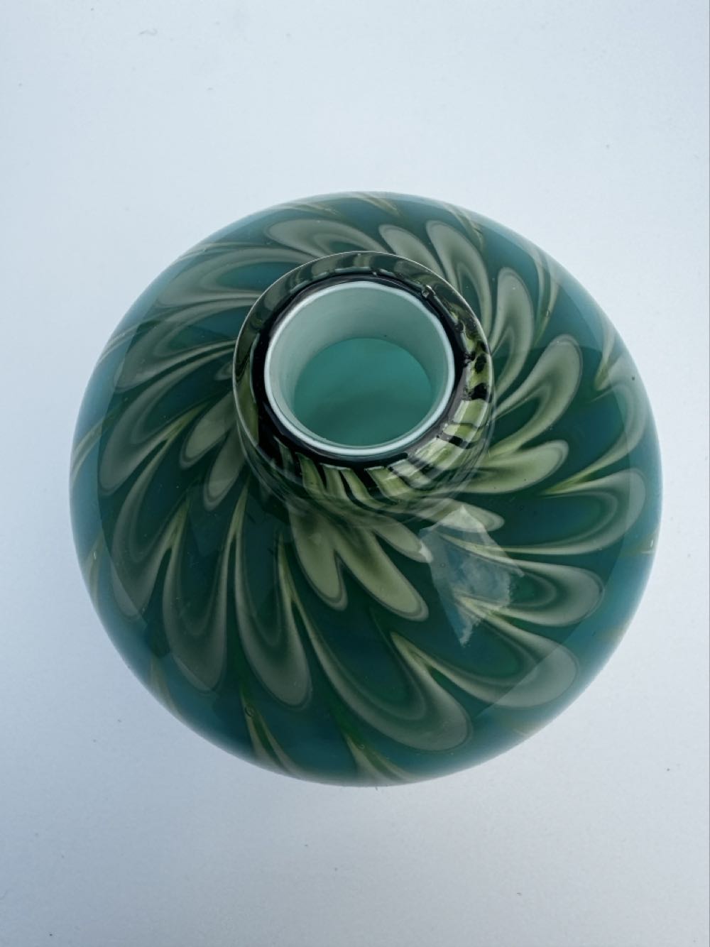 Matthew Williamson Green Swirl Glass Vase   ornament collectible - Main Image 3