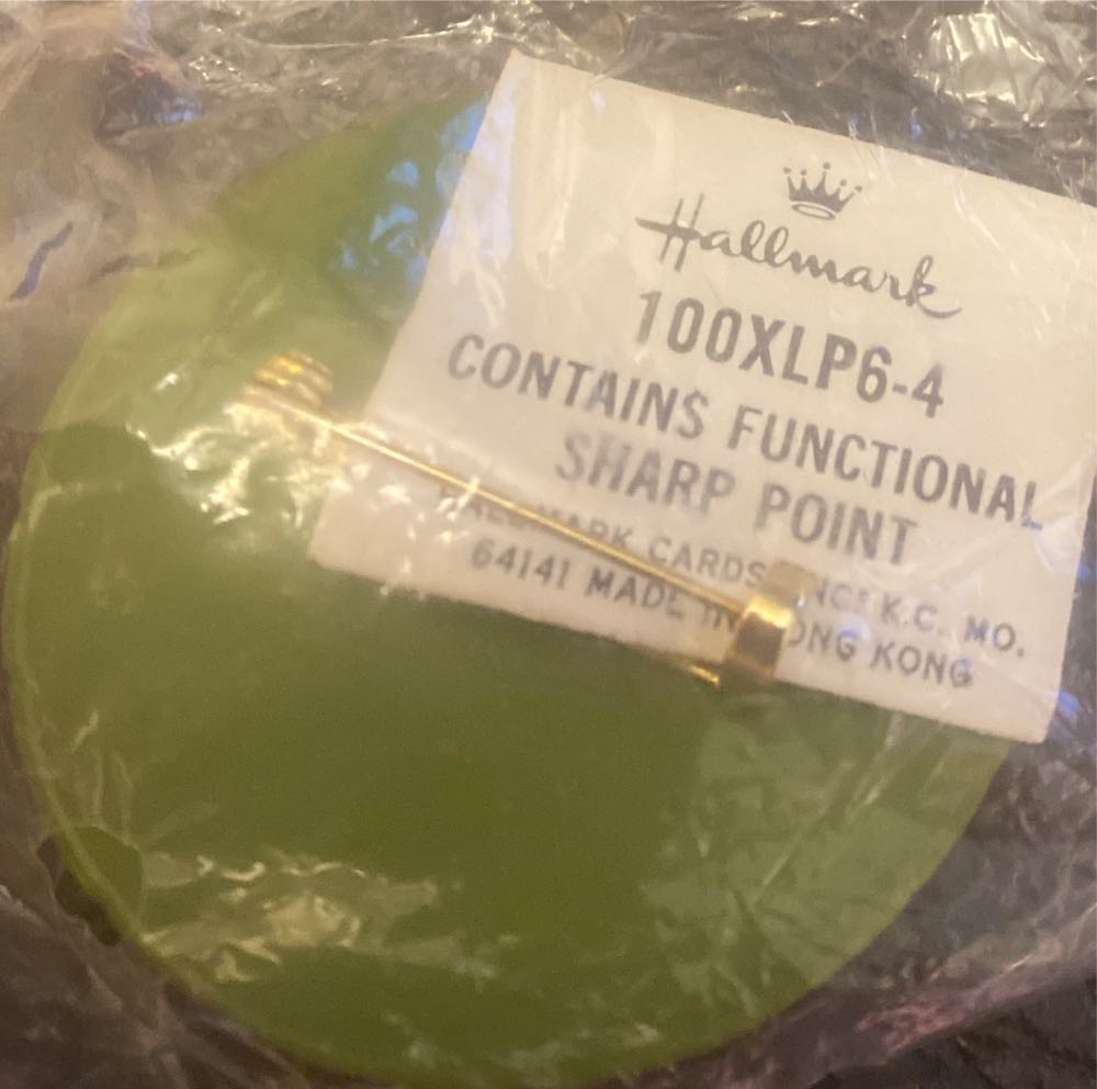 Merry Christmas Pin - Christmas (Pin) ornament collectible - Main Image 2