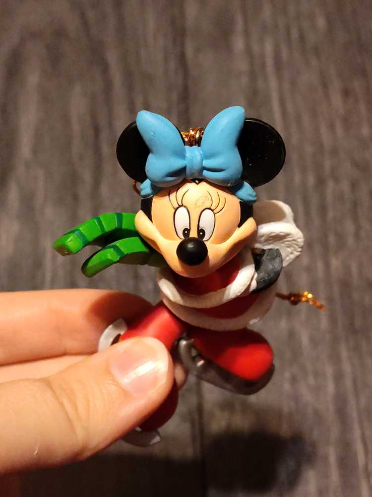Minnie Mouse Skating - 26231-104 ornament collectible - Main Image 2
