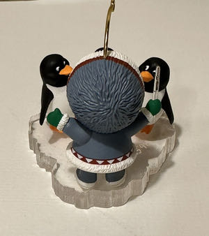 Frosty Friends - 1998 - #19 - Penguin Choir - Frosty Friends (Collectible Series) ornament collectible - Main Image 3