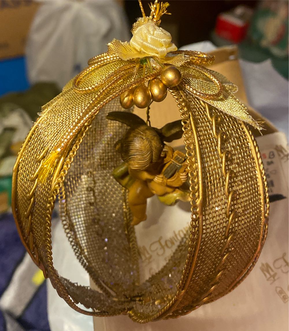Fontanini Gold Mesh Ball With Cherub Ornament - Cherub (Fontanini Nativity) ornament collectible - Main Image 3