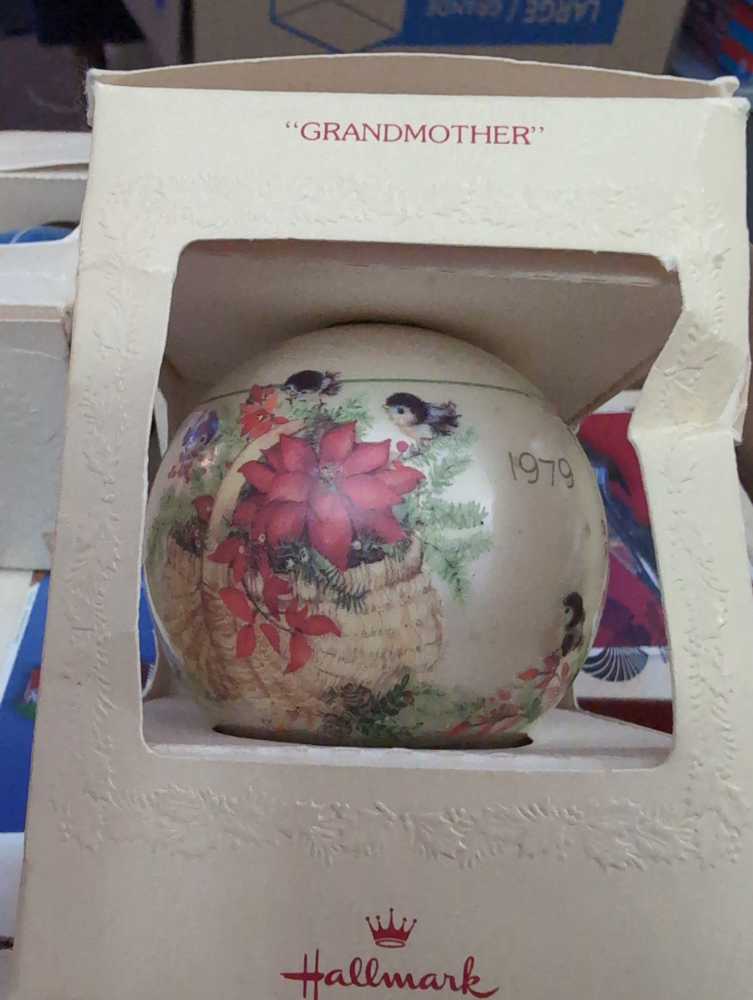 Grandmother  ornament collectible - Main Image 2