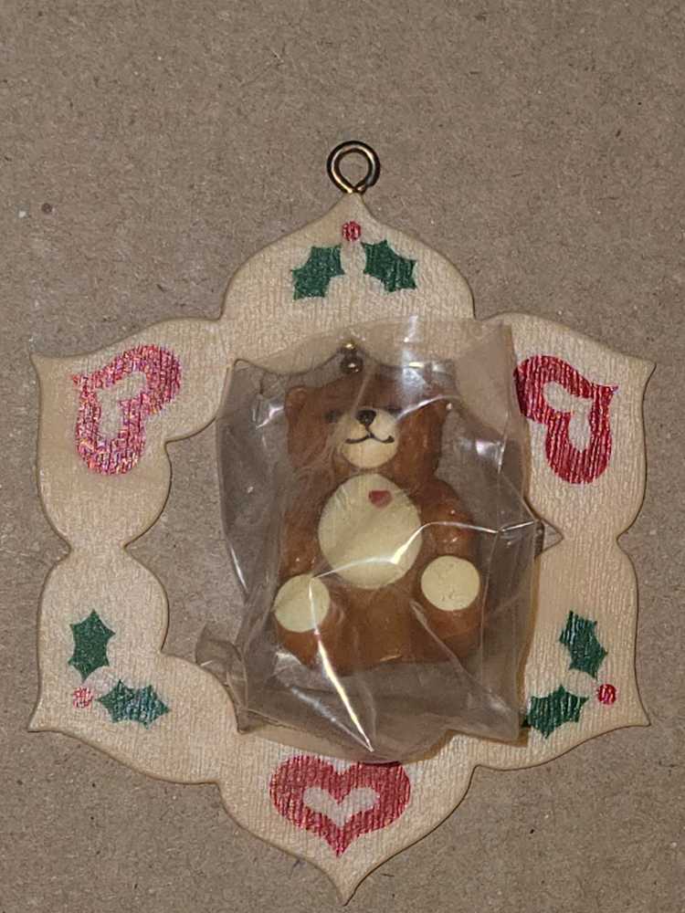 Loving Bear  (Teddy Bear) ornament collectible - Main Image 4