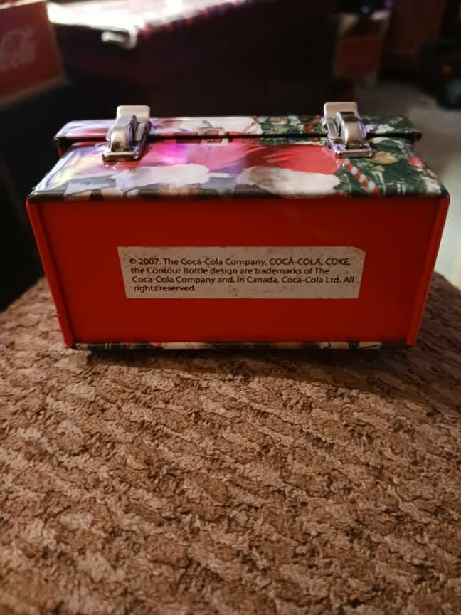 Coca-Cola Ornament Domed Lunch Box Tin Santa Sitting By Christmas Tree 🎄2007 - Coca-Cola hanging tin lunch box mini (Coca-Cola Ornament) ornament collectible - Main Image 3