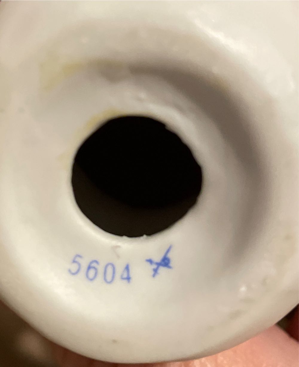 HOMCO - Mrs. Snowman - 5604 - Snowman (Figurine) ornament collectible - Main Image 3