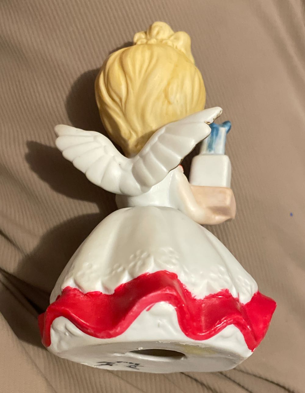 HOMCO - Christmas Angels - Angel With Presents - 5402 - Angel (Figurine) ornament collectible - Main Image 2