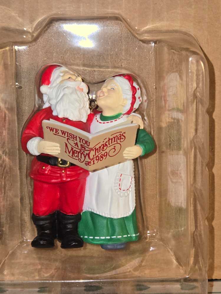 Mr. & Mrs. Claus #4 Holiday Duet - Mr And Mrs Claus ornament collectible - Main Image 4