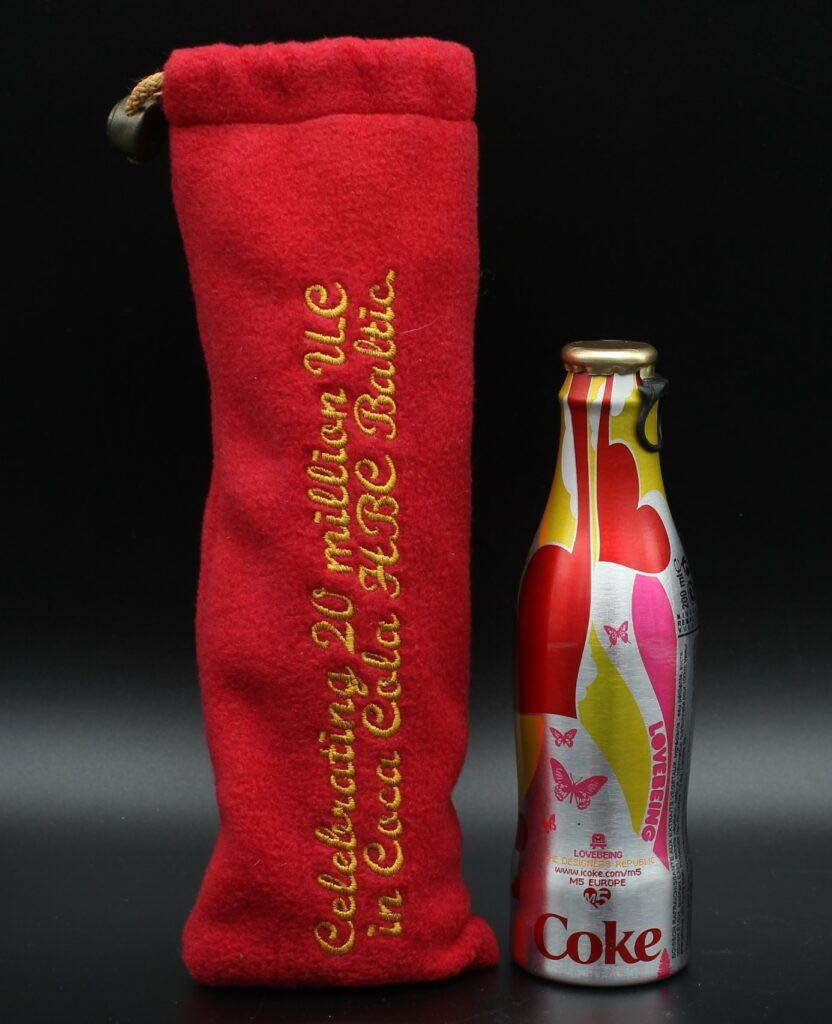 Coca Cola M5 Europe Lovebeing - 5091221XF (WANTED) ornament collectible - Main Image 3