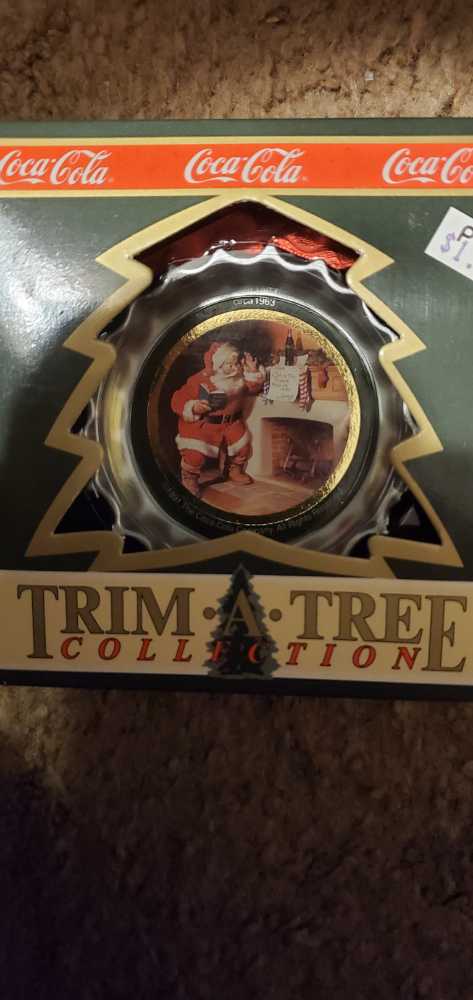 Jim Shore Disney Kissing Booth Mickey Mouse & Minnie Mouse