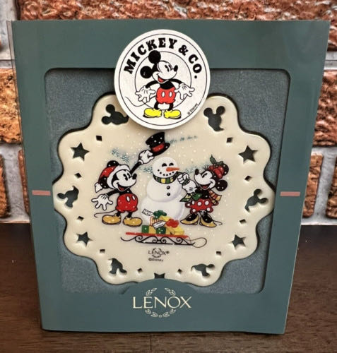 And Lenox Mickey Build Snowman  ornament collectible [Barcode 091709290137] - Main Image 1