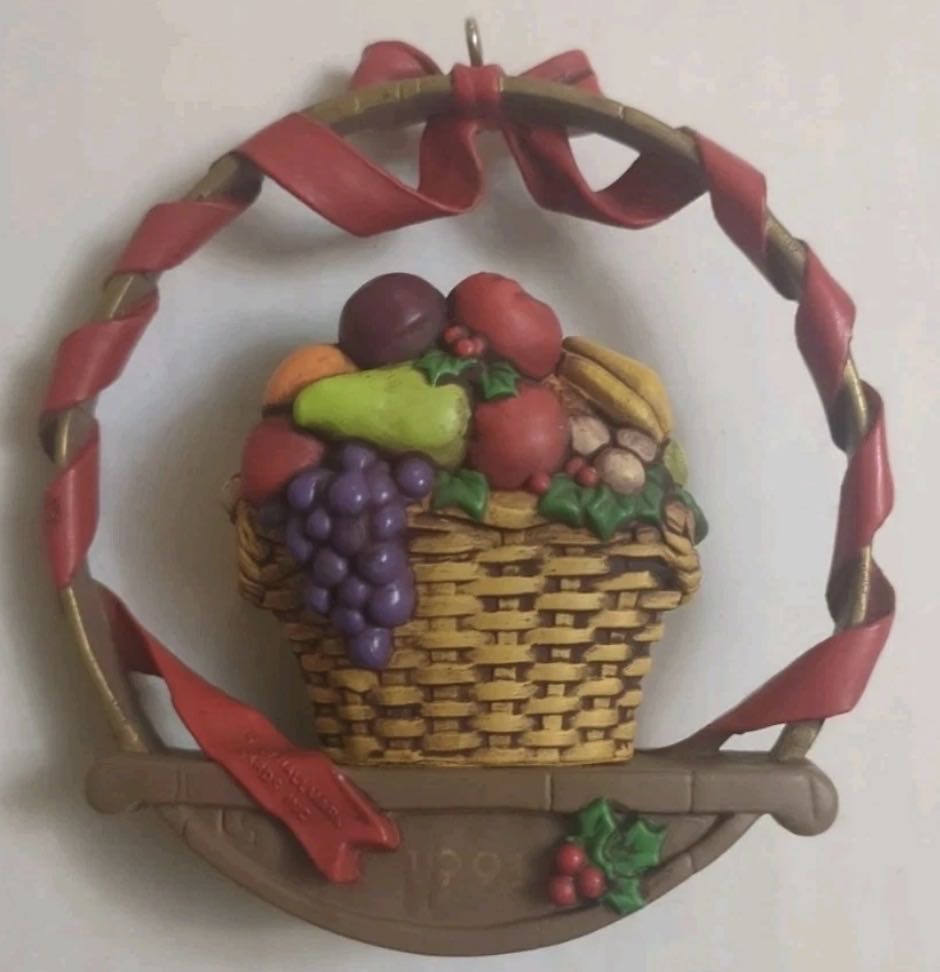 Christmas Welcome - Traditional (Traditional) ornament collectible [Barcode 070000027451] - Main Image 4