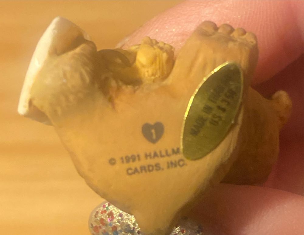 Merry Miniature 1st Edition Hugs And Kisses Bears - Merry Miniatures (Valentine’s Day) ornament collectible - Main Image 4