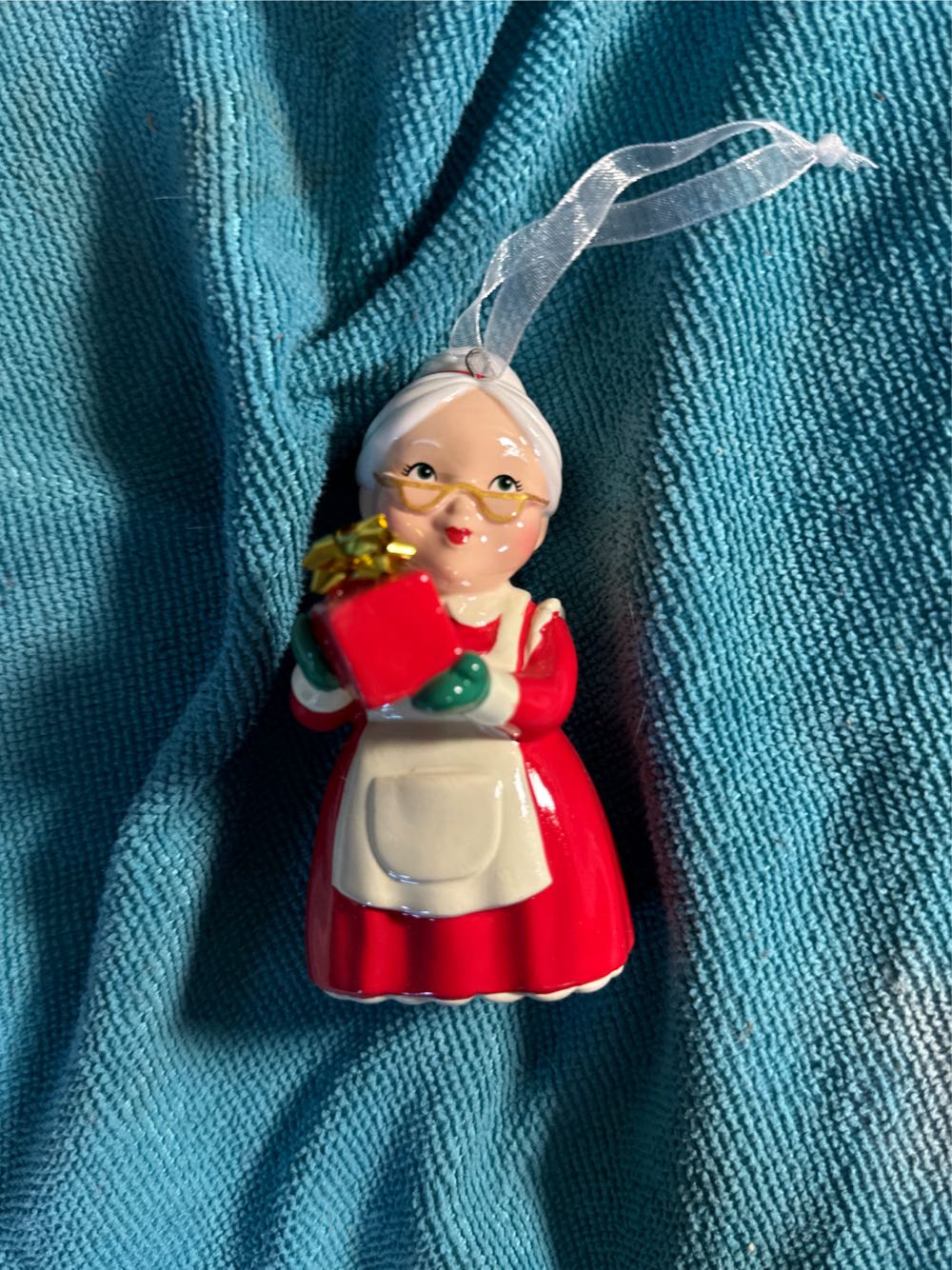 Mrs. Claus Limited Edition - Vintage (Vintage, Nostalgic, Porcelain) ornament collectible [Barcode 661127023923] - Main Image 3